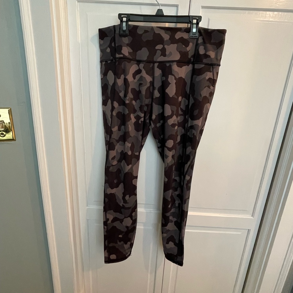 Athleta Lightening 7/8 Tight, size L